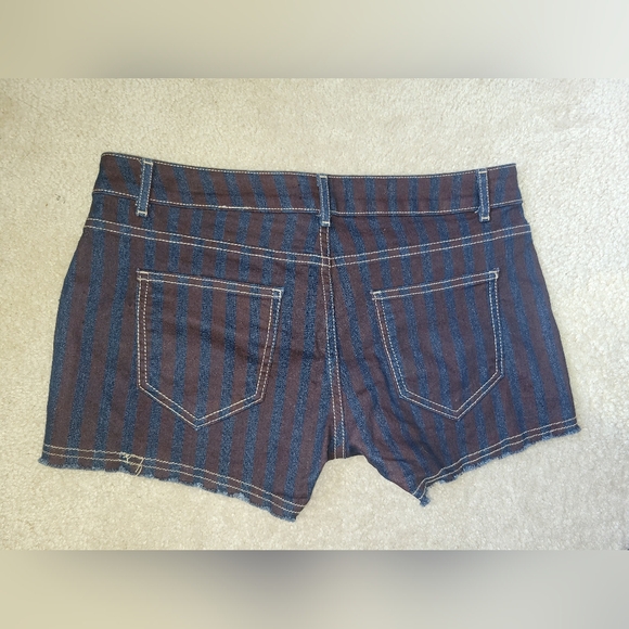 shorts - Picture 3 of 5